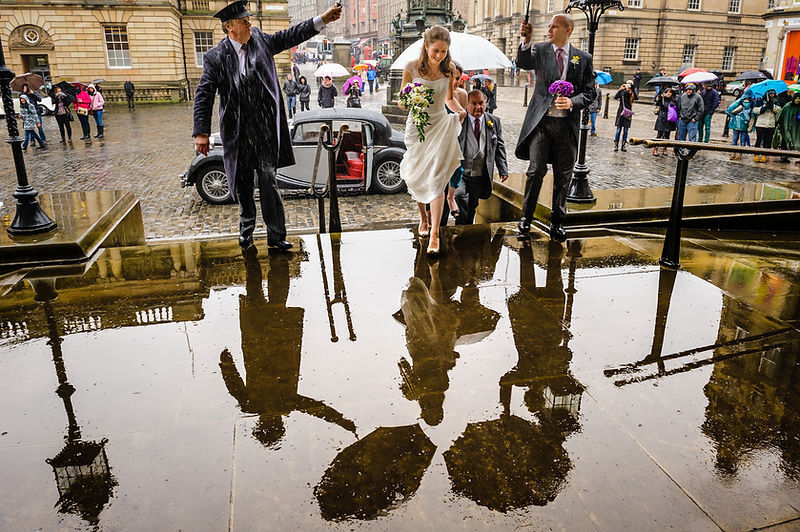 Bride arriving in the rain